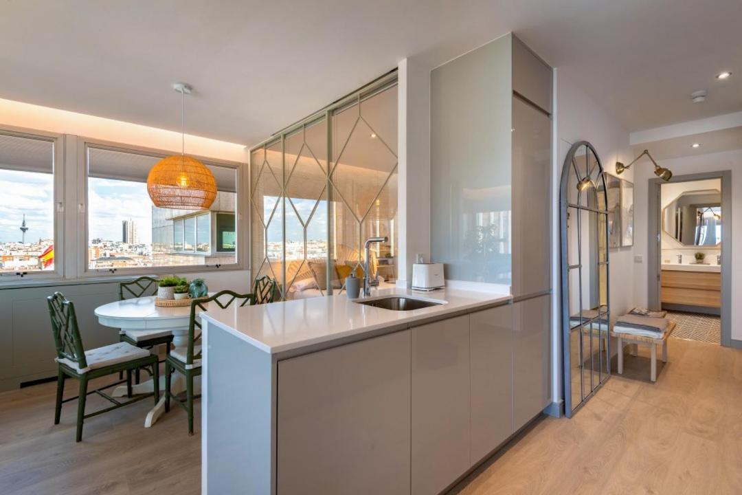 2 Bedrooms 1 Bathroom Furnished - Justicia - Incredible Views - Mintystay Madrid Exterior photo